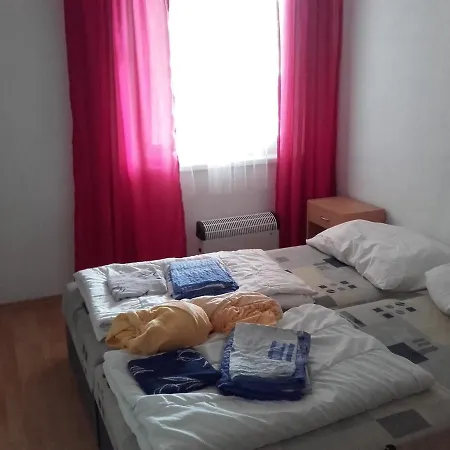 شقة Ubytovani Nad Sklepem *